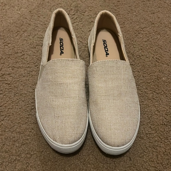 Burlap Soda Slip-ons Sz 8.5 - NWOT - Picture 1 of 3